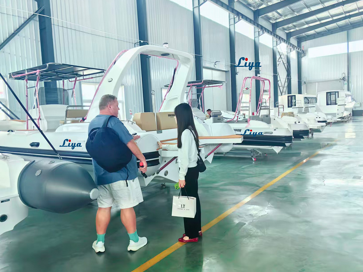 Atelier de bateaux de luxe Liya