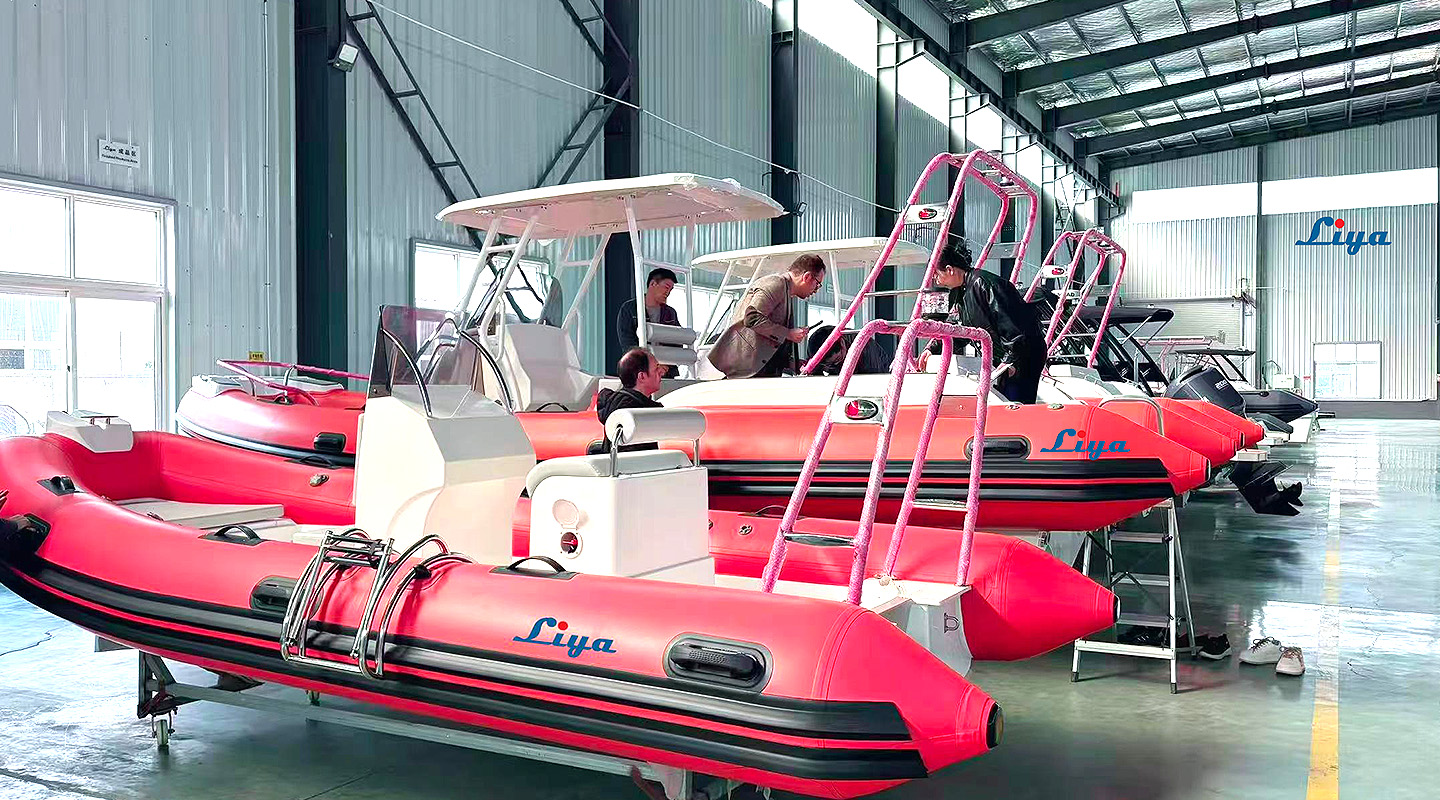 Confort de l'opérateur avec les grands bateaux pneumatiques