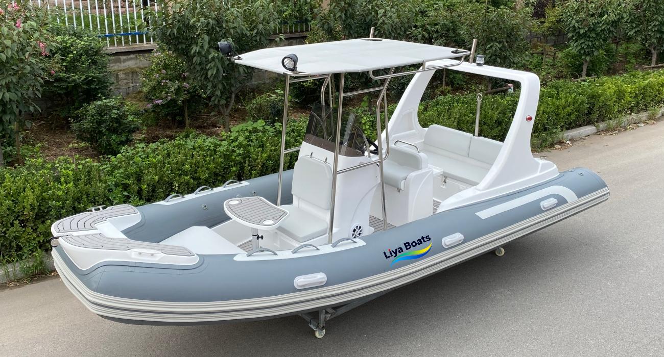 Bateau Liya 5,8 m RlB | Bateau de sport et de pêche familial à console centrale pour 10 personnes | Certifié CE