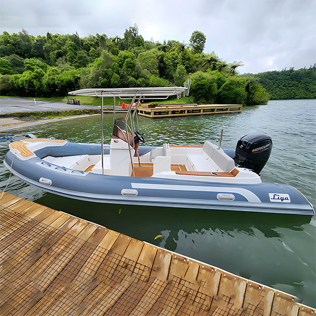 Bateaux semi-rigides (RIB) de 6,6 mètres à vendre