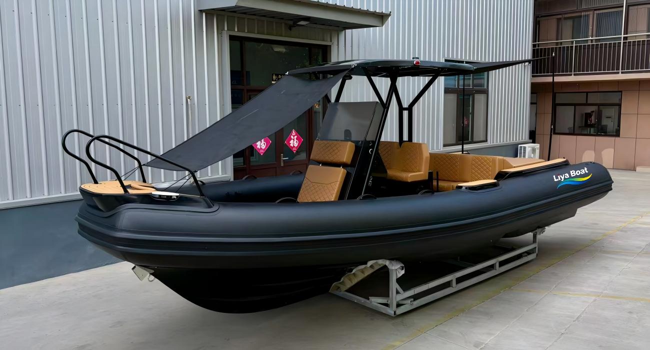 Bateau RlB de luxe de style italien Liya de 25 pieds avec grand transat certifié CE pour 16 personnes