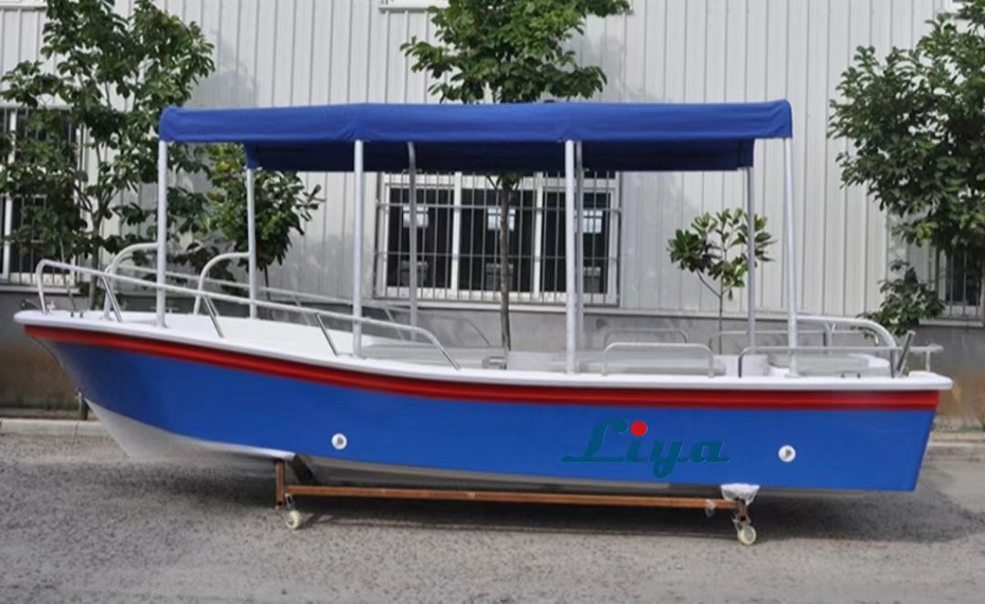 Bateau Panga de 19 pieds avec auvent