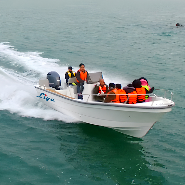 Bateau de pêche en fibre de verre