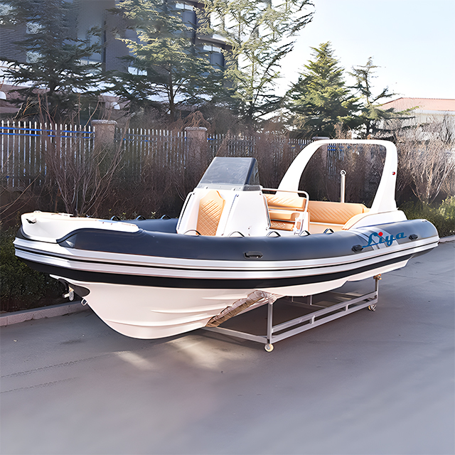 Bateau semi-rigide classique en hypalon de 7,5 mètres