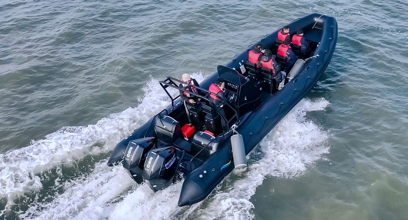 Bateau de patrouille professionnel robuste de 8,3 m | Réponse rapide, 12 personnes, certifié CE