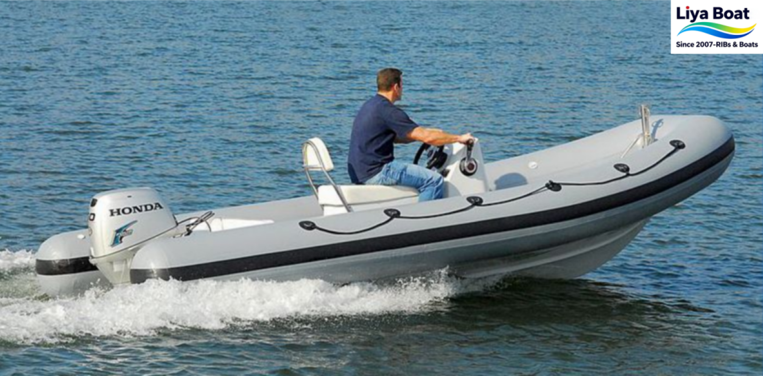 Gros plan du matériau durable du tube ORCA Hypalon