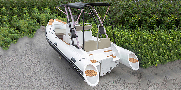 Bateau RIB de luxe de 17 pieds