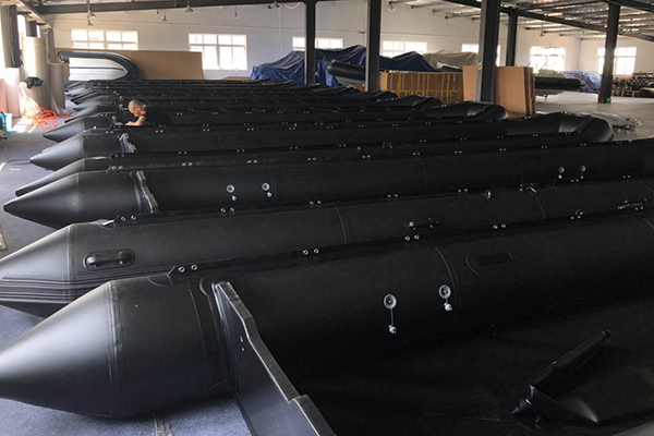 Bateau pneumatique en PVC de 7,5 mètres