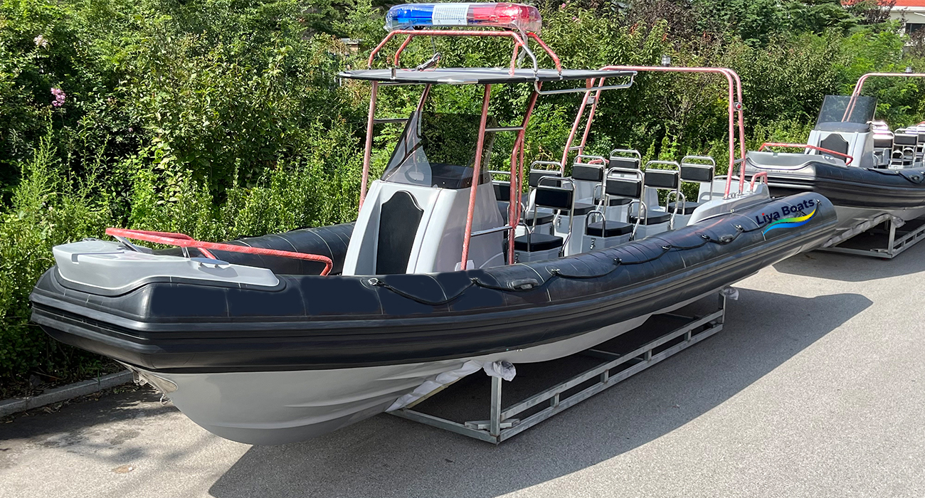 Bateau de patrouille professionnel robuste de 8,3 m | Réponse rapide, 12 personnes, certifié CE